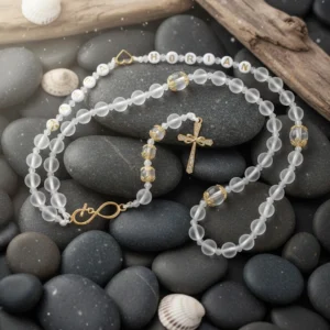 Personalizirana krunica s imenima mladenaca bijelo