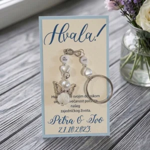 Privjesak zahvalnice s inicijalima mladenaca